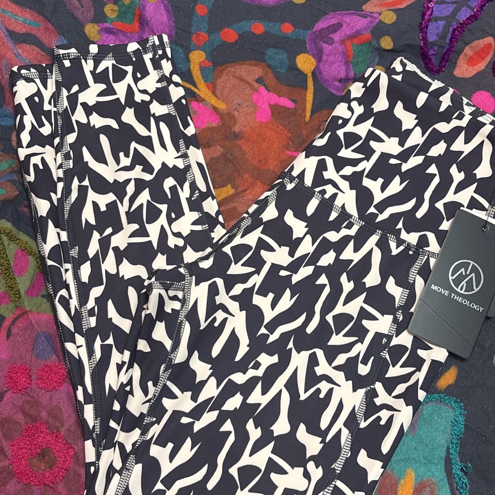 Body Glove Black and White Patterned Leggings